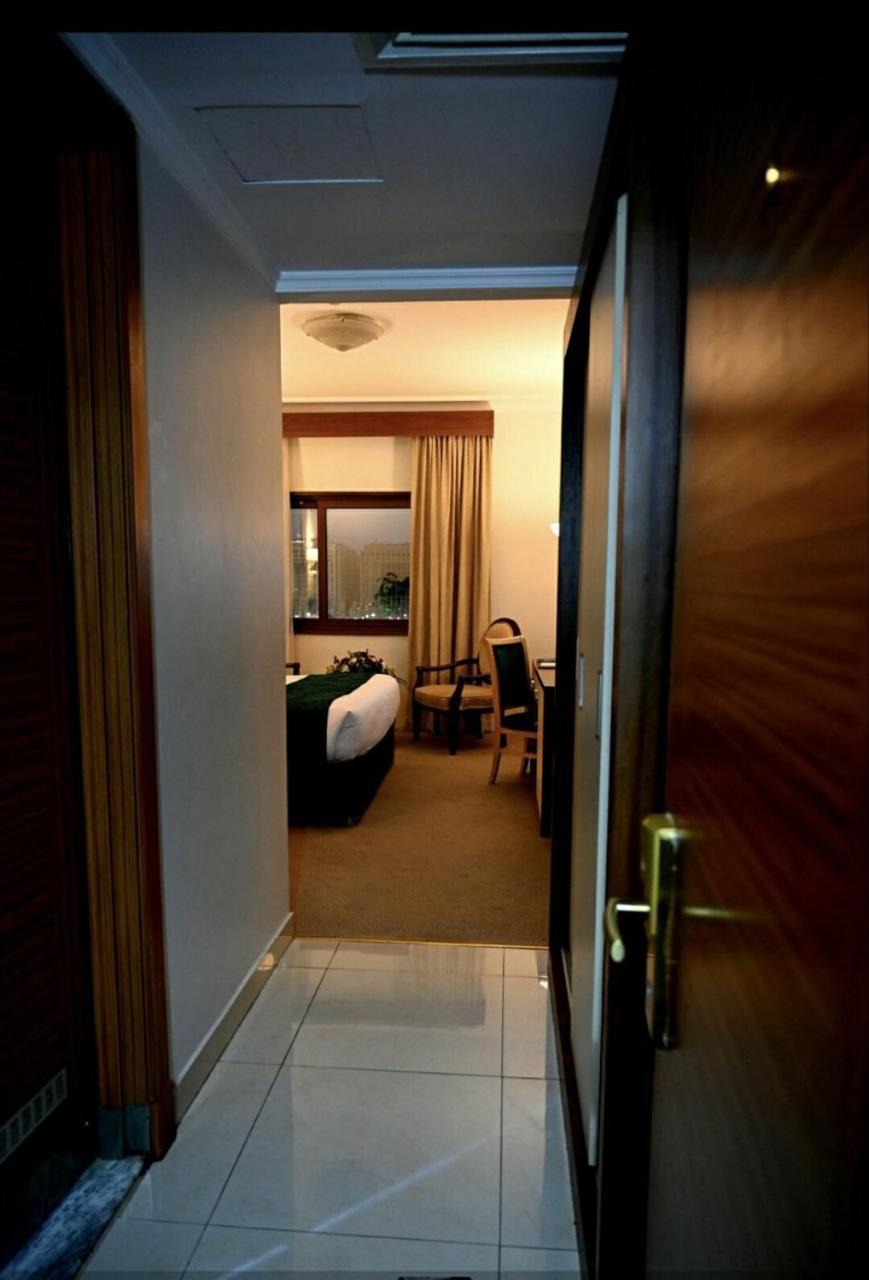 One Inn Hotel Medina Exteriör bild